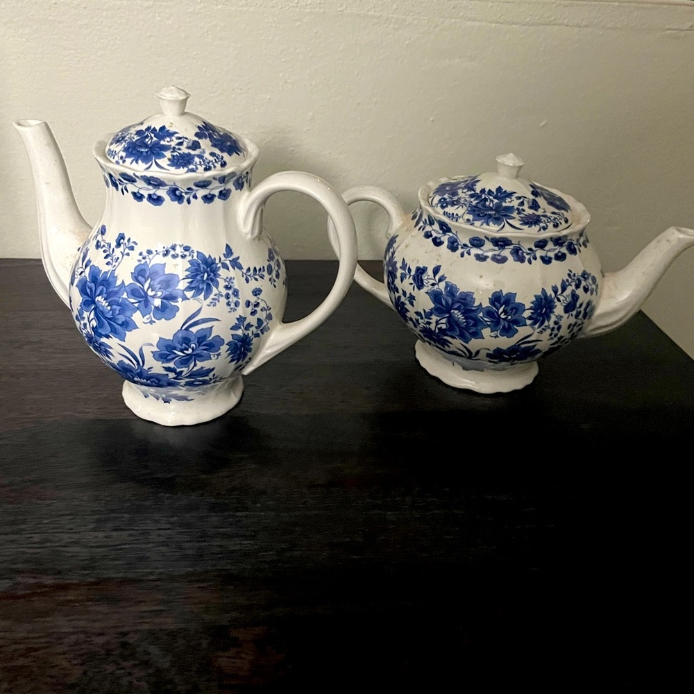 Vintage coffee and teapot set